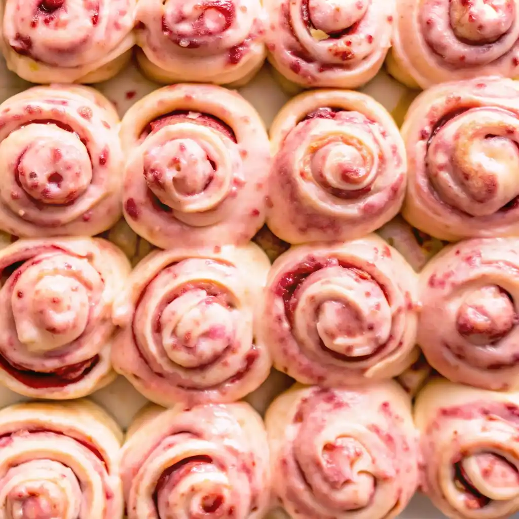 Strawberry Cinnamon Rolls | Easy 5 Star Homemade Recipe Strawberry Cinnamon Rolls Strawberry Cinnamon Rolls